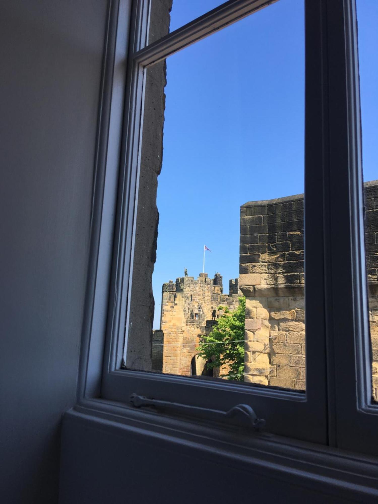 Castle Retreat - Luxury Apartment Opposite Alnwick Castle Exterior photo