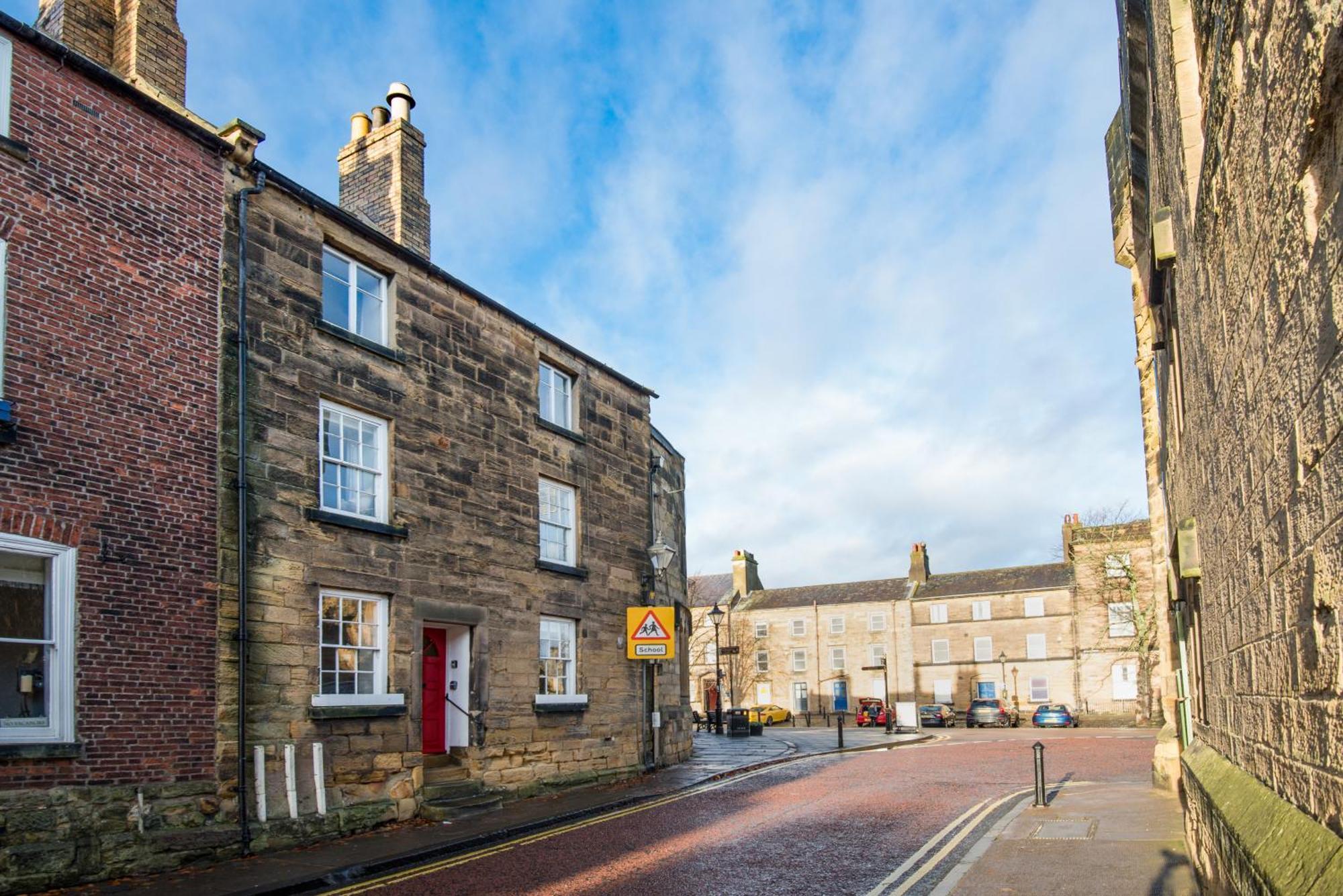 Castle Retreat - Luxury Apartment Opposite Alnwick Castle Exterior photo